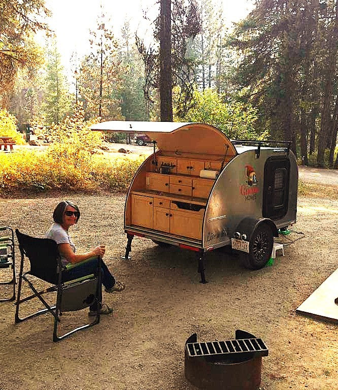Ditch the tent and the massive RV. Experience the freedom of a lightweight, Canadian-made teardrop trailer.